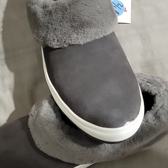 NWT Blondo waterproof slip on sneaker - Picture 7 of 7